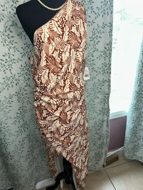 Alexia Admor One-Shoulder Brown and Cream Tropical Leaf Dress